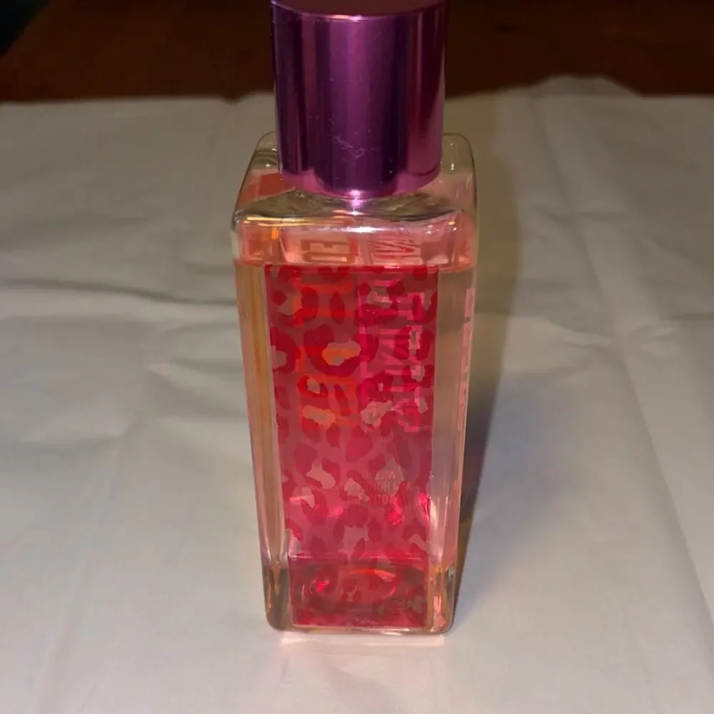 Victoria’s Secret HOT FOR PINK Body Mist 8.4 oz Wild Berry and Honeysuckle